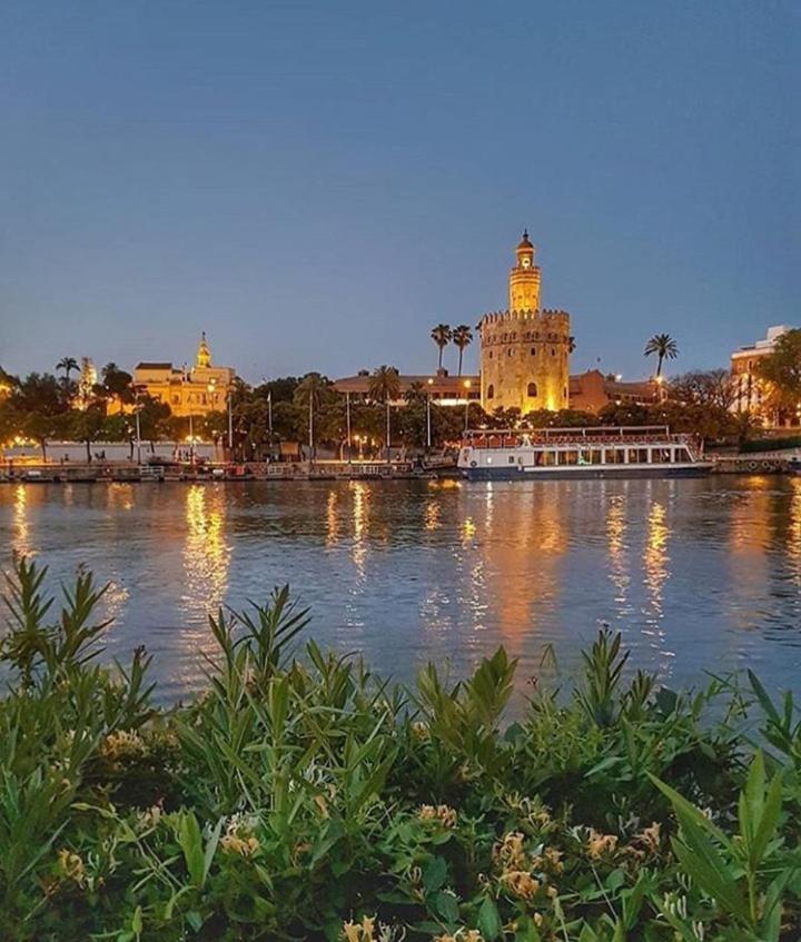 Apartamento Con Vistas Al Rio Guadalquivir En Triana, Sevilla Seville Exterior photo