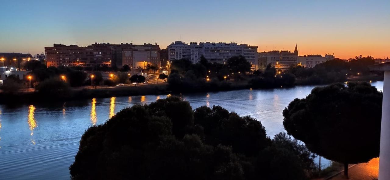 Apartamento Con Vistas Al Rio Guadalquivir En Triana, Sevilla Seville Exterior photo